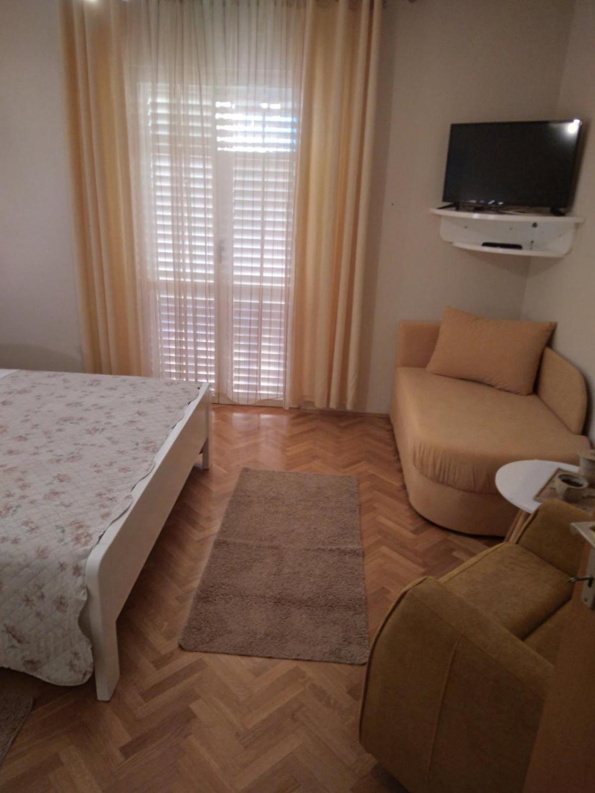 Apartments Panorama View Zeljko Scerbe Mundanije Ngoại thất bức ảnh